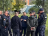 Pak minuta para protestës, Skënder Hita zbret në terren dhe jep porositë e fundit