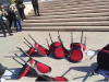 Studentët i përgjigjen Ramës, shkatërrojnë karriget e dialogut dhe kërkojnë dorëheqjen