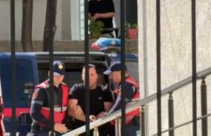 Dyshohet se ngacmonte vajza të mitura, këngëtari ngë Fieri lihet në arrest shtëpie