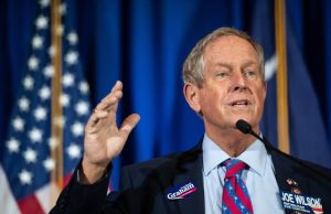 Kongresmeni amerikan Joe Wilson: Qeveria Rama të ndalë dhunën.Të rinjtë shqiptarë meritojnë të kenë zë!