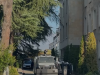 BLINDOHET KRYEMINISTRIA! Forca të shumta policie nga të gjitha anët, protestuesit kërkojnë largimin e Ramës
