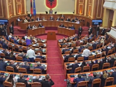 85 vota pro për Territorialen/ Rama dhe Balluku në Kuvend, Bardhi hedh ujë, Braçe voton pro reformës