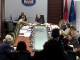 “Selia e PD-së, seli dhune”/ Manja përplaset me Bylykbashin, demokratët kërkojnë vetëshpërndarjen e Kuvendit