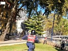 Aksion i policisë në Parkun Rinia, ujë dhe gaz lotësjellës ndaj protestuesve, shoqërohen disa persona
