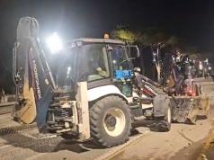 Sikur s’ka ndodhur asgjë, fadromat zbresin në bulevard për të pastruar gurët pas protestës