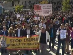 Pedagogët në krah të studentëve, protesta çdo ditë në orën 10:00: “Rama të japë dorëheqjen”