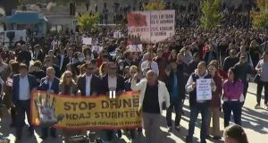 Pedagogët në krah të studentëve, protesta çdo ditë në orën 10:00: “Rama të japë dorëheqjen”