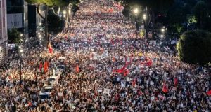 Tradhëtarët pa maska në protestë