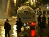Përplasje para Kryeministrisë, policia përdor autobotin me ujë dhe gaz lotsjellës