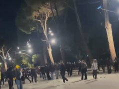 Tensione në protestë, policia ndërhyn dhe shoqëron protestuesit