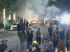 Rikthehet tensioni në protestë, policia ndjek turmën me autobotin e ujit