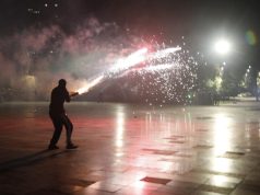 11 të arrestuar pas protestës së fundit, mes tyre dy të mitur – 10 policë të dëmtuar