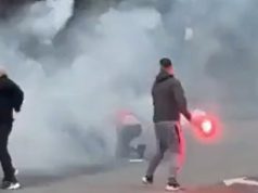 Derbi Partizani–Tirana nis me incidente, tifozët përplasen me flakadanë pranë “Air Albania”