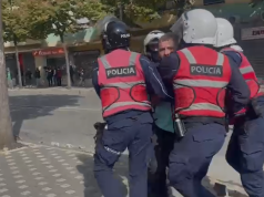 Tensione në protestë/ Policia nis shoqërimet e protestuesve në Tiranë