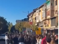 Protesta zgjerohet në Tiranë. Studentët e Mjekësisë bojkotojnë mësimin, marshojnë drejt qendrës
