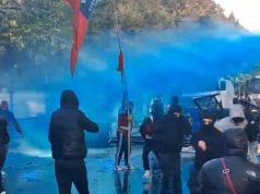 Policia përdor ujin blu në protestë, për të identifikuar protestuesit më vonë