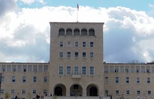 Ku po shkon arsimi në këtë vend! Tema e diplomës, tashmë blihet me 400 euro