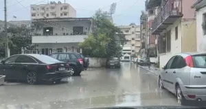Reshjet nxjerrin në pah problemin e pusetave në Vlorë, “Pavarësia” mes ujërave