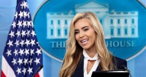 Trump shkarkon zëdhënësen Katie Zacharia pas 5 ditësh në detyrë! Përplasje në Shtëpinë e Bardhë